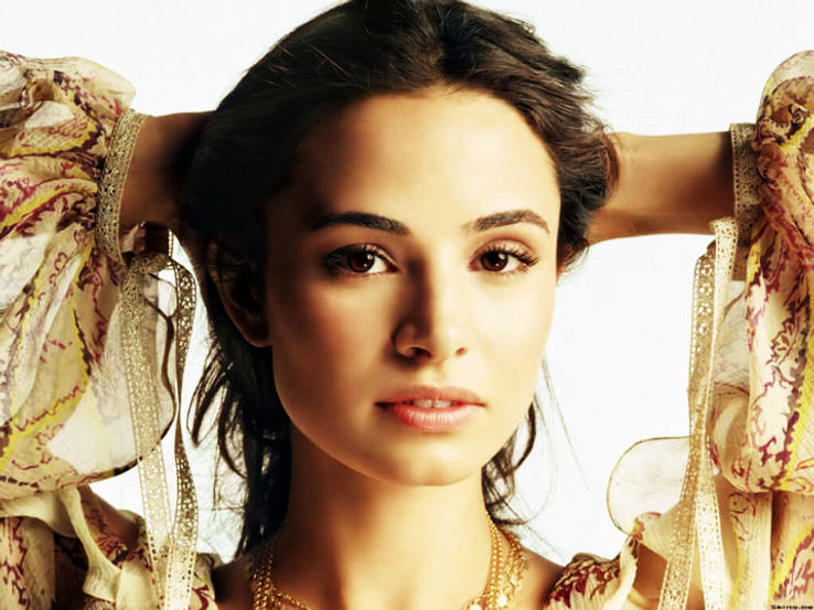 mia-mia-maestro-2982798-1024-768_0_1425878890i40.jpg