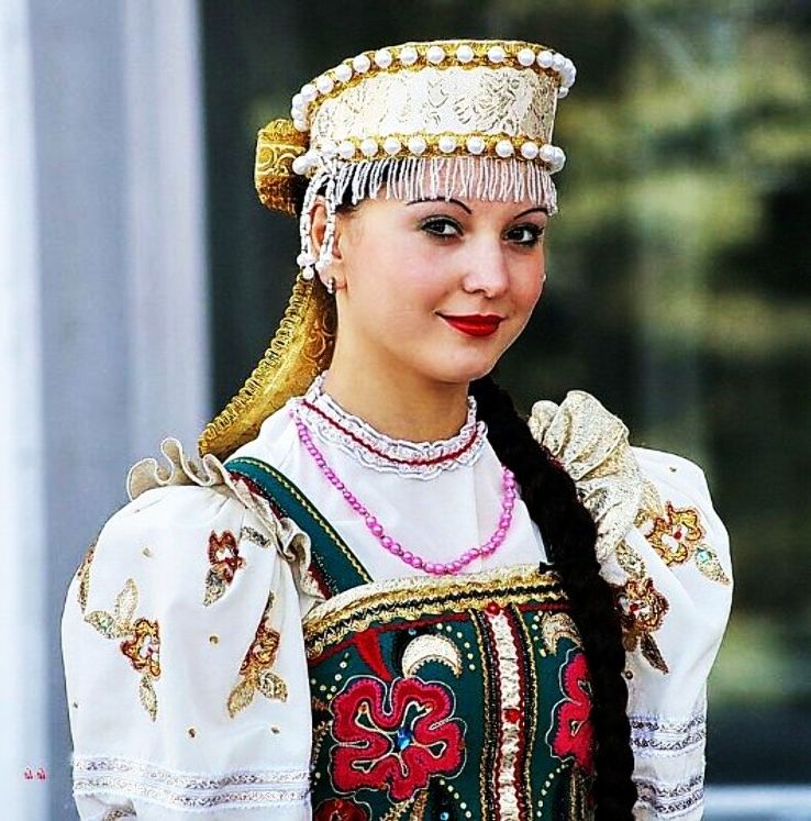 russia-girl-dress_1426662158i100.jpg