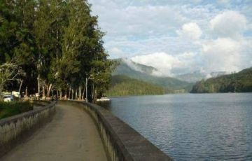 Family Getaway 7 Days 6 Nights Munnar, Thekkady, Alleppey and Kovalam Vacation Package