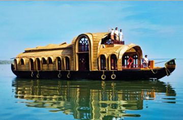 Magical 5 Days 4 Nights Munnar, Thekkady and Alleppey Holiday Package