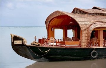 Family Getaway 7 Days 6 Nights Munnar, Thekkady, Alleppey and Kovalam Vacation Package