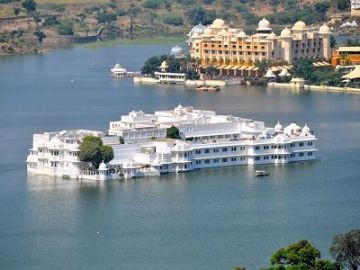 Heart-warming 7 Days Dehli to Agra Friends Trip Package