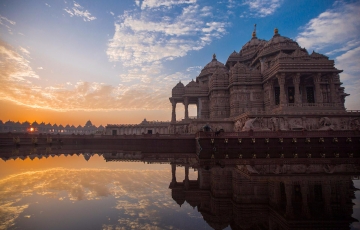 Heart-warming 2 Days New Delhi Vacation Package by HelloTravel In-House Experts