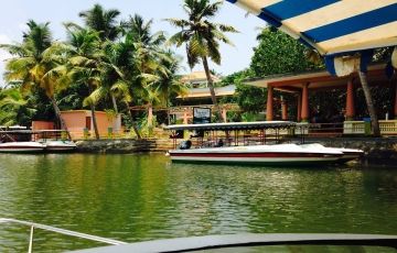 Magical 4 Days 3 Nights Munnar, Cochin with Alleppey Tour Package