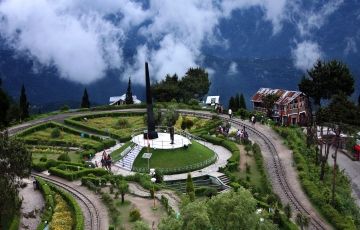 5 Days 4 Nights Darjeeling and Gangtok Lake Vacation Package