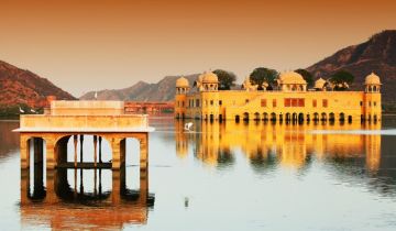 Family Getaway 6 Days Agra Friends Tour Package