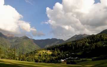 Magical 5 Days 4 Nights Manikaran Honeymoon Holiday Package