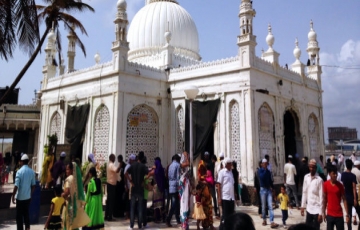 Experience Mumbai Religious Tour Package for 3 Days 2 Nights