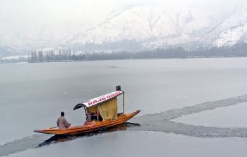 Magical 5 Days 4 Nights Kashmir, Gulmarg, Pahalgon with Sonmarg Holiday Package