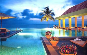 Heart-warming Kerala Tour Package for 5 Days from New Delhi