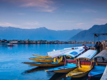 Family Getaway 7 Days 1N Srinagar Houseboat Romantic Vacation Package