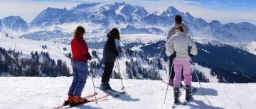 Memorable 4 Days Delhi to Solang Honeymoon Vacation Package