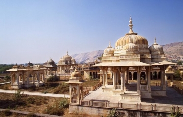 Experience Jaipur Udaipur Tour Package for 5 Days 4 Nights from Jaipur