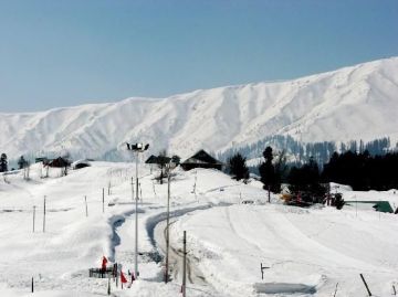 Family Getaway 7 Days 1N Srinagar Houseboat Romantic Vacation Package