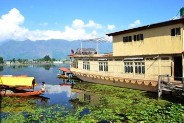 Family Getaway 7 Days 1N Srinagar Houseboat Romantic Vacation Package