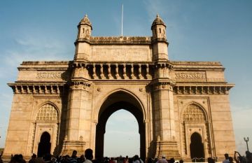 Heart-warming Mumbai Family Tour Package for 2 Days