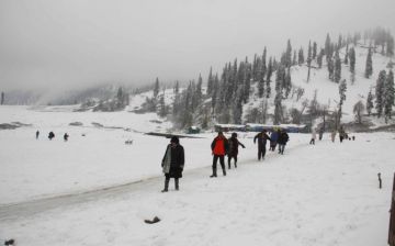 Amazing 4 Days Srinagar and Gulmarg Friends Tour Package