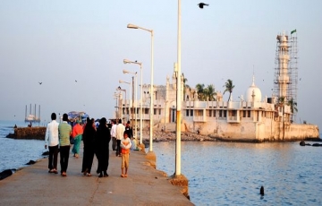 Experience 3 Days 2 Nights Mumbai Religious Vacation Package