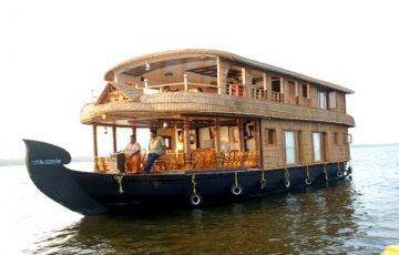 Beautiful 4 Days 3 Nights Munnar, Cochin, Santhanpara with Alleppey Holiday Package