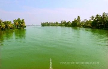 Ecstatic 7 Days 6 Nights Munnar, Thekkady, Kumarakom and Kovalam Tour Package