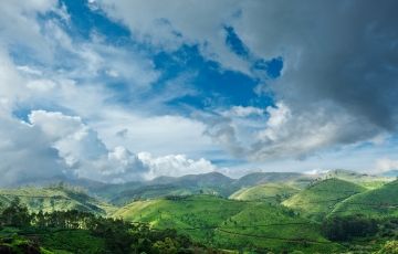 Family Getaway 6 Days 5 Nights Munnar, Cochin, Tekkady with Alleppey Hill Stations Tour Package