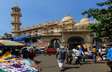 Family Getaway Mumbai Religious Tour Package for 3 Days