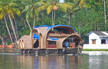 Pleasurable Thekkady Alleppey Tour Package for 6 Days