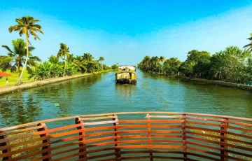 Memorable 7 Days 6 Nights Cochin, Munnar, Thekkady and Allepey Hill Stations Trip Package