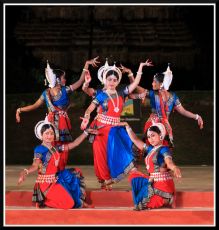 Family Getaway 2 Days 1 Night Orachha Honeymoon Vacation Package