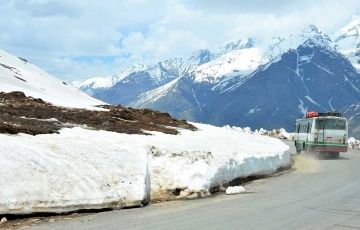 Beautiful Manali Hill Stations Tour Package for 2 Days 1 Night
