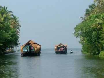 6 Days 5 Nights Kochi to Thekkady Family Holiday Package