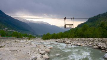4 Days 3 Nights New Delhi to manali Romantic Vacation Package