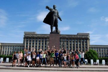 6 Days Moscow and St Petersburg Friends Vacation Package