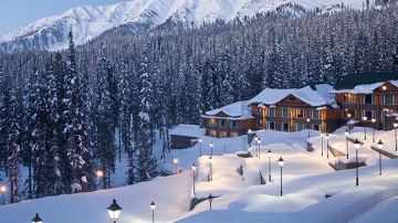 Amazing 4 Days Srinagar and Gulmarg Friends Tour Package