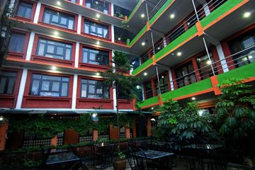 Magical 4 Days Kathmandu to Pashupatinath Honeymoon Holiday Package