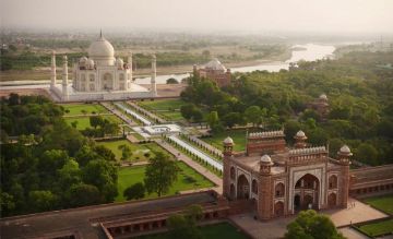 Pleasurable 5 Days Delhi to Agra Weekend Getaways Tour Package
