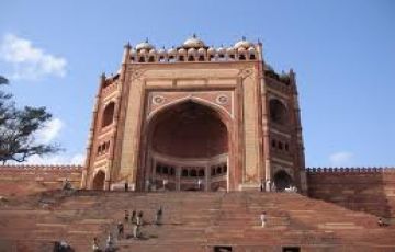 Pleasurable 5 Days Delhi to Agra Weekend Getaways Tour Package