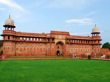 Pleasurable 5 Days Delhi to Agra Weekend Getaways Tour Package