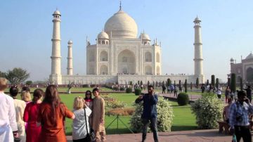 Heart-warming Agra Mosque Tour Package for 2 Days