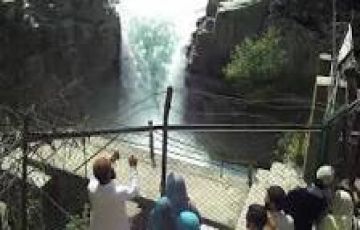 Heart-warming 4 Days Srinagar to Daksum Honeymoon Holiday Package