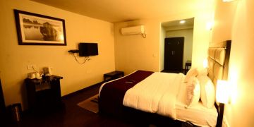 Magical 4 Days Srinagar Historical Places Holiday Package