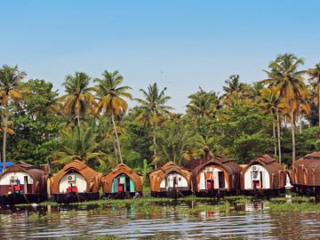 Family Getaway 4 Days 3 Nights Munnar, Thekkady and Alleppey Vacation Package