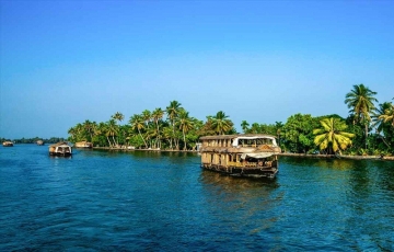 Pleasurable 4 Days 3 Nights Munnar-alleppey Holiday Package