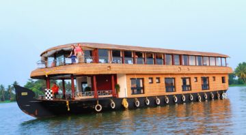 Heart-warming 2 Days Cochin to Thekkady Nature Trip Package