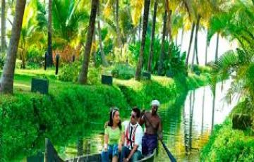 7 Days Munnar, Thekkady, Alleppey with Kovalam Family Vacation Package