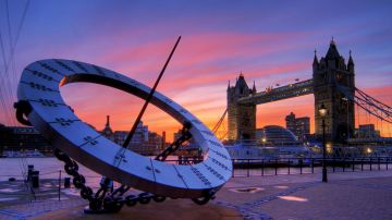 Pleasurable 6 Days London Bridge, London, United Kingdom to Amsterdam Romance Trip Package