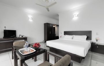 Beautiful Munnar Tour Package for 2 Days by ZIA HOLIDAYS AND RESORTS PVT LTD