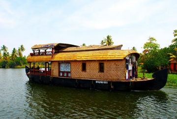 Beautiful 5 Days 4 Nights Thekkady, Alleppey with Munnar Vacation Package