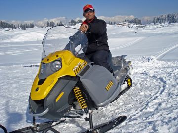 4 Days 3 Nights Gulmarg, Pahalgam with Srinagar Local Sightseeing Friends Vacation Package