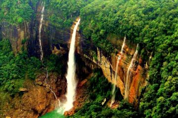 Family Getaway 4 Days SHILLONG, CHERRAPUNJEE, DAWAKI and Mawlynnong Trip Package